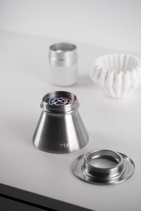 Kurasu · Fast screen fitted inside the same stainless-steel FLO dripper