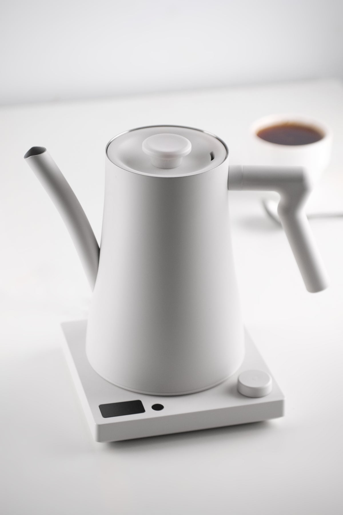 White AURA 1.5 L FLUX and its control base