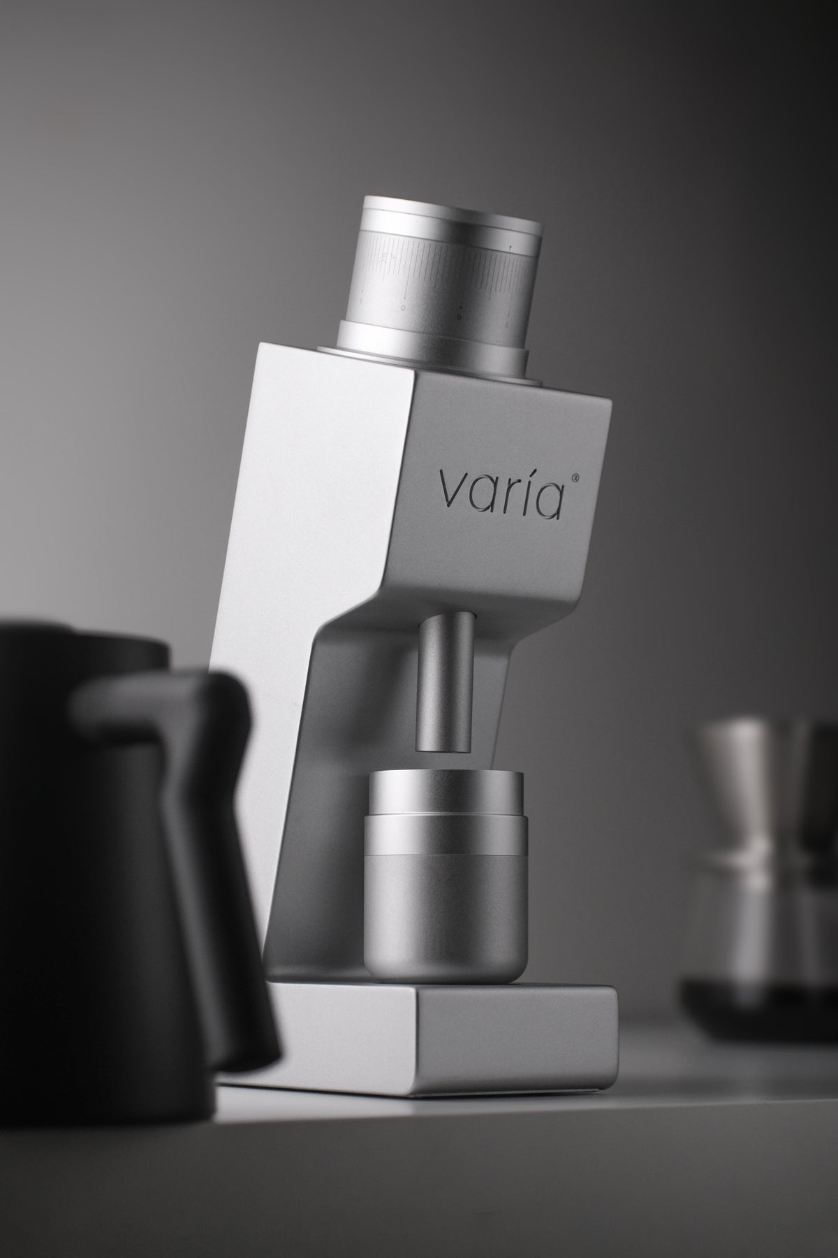 Silver VS4 showing its vertical grinding path and dosing cup