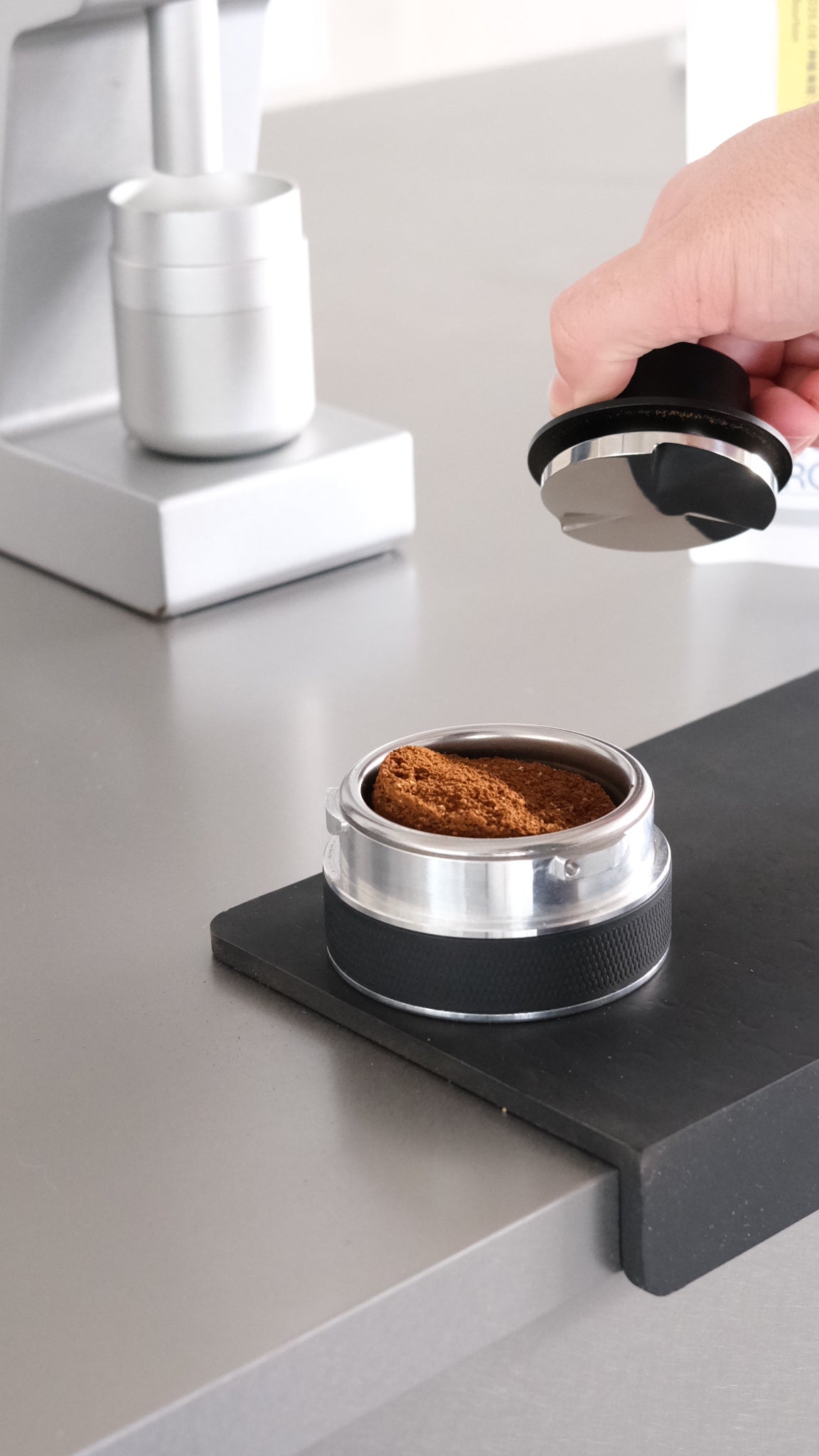 Preparing coffee in the ORBI espresso basket with the distributor