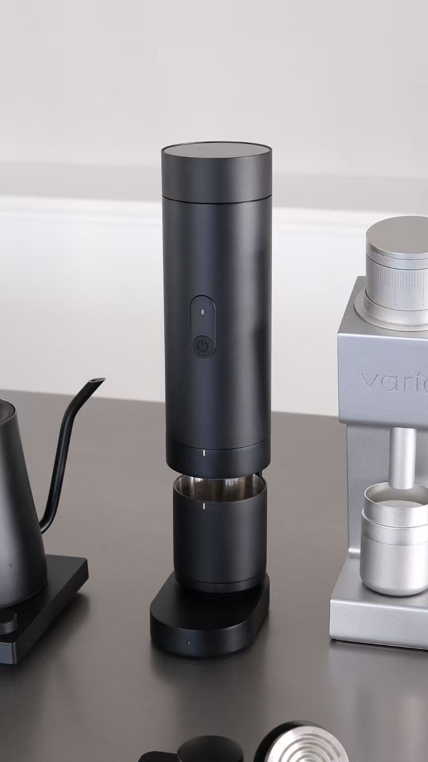 Black ORBI PRO brewer with its cup and Home-Dock