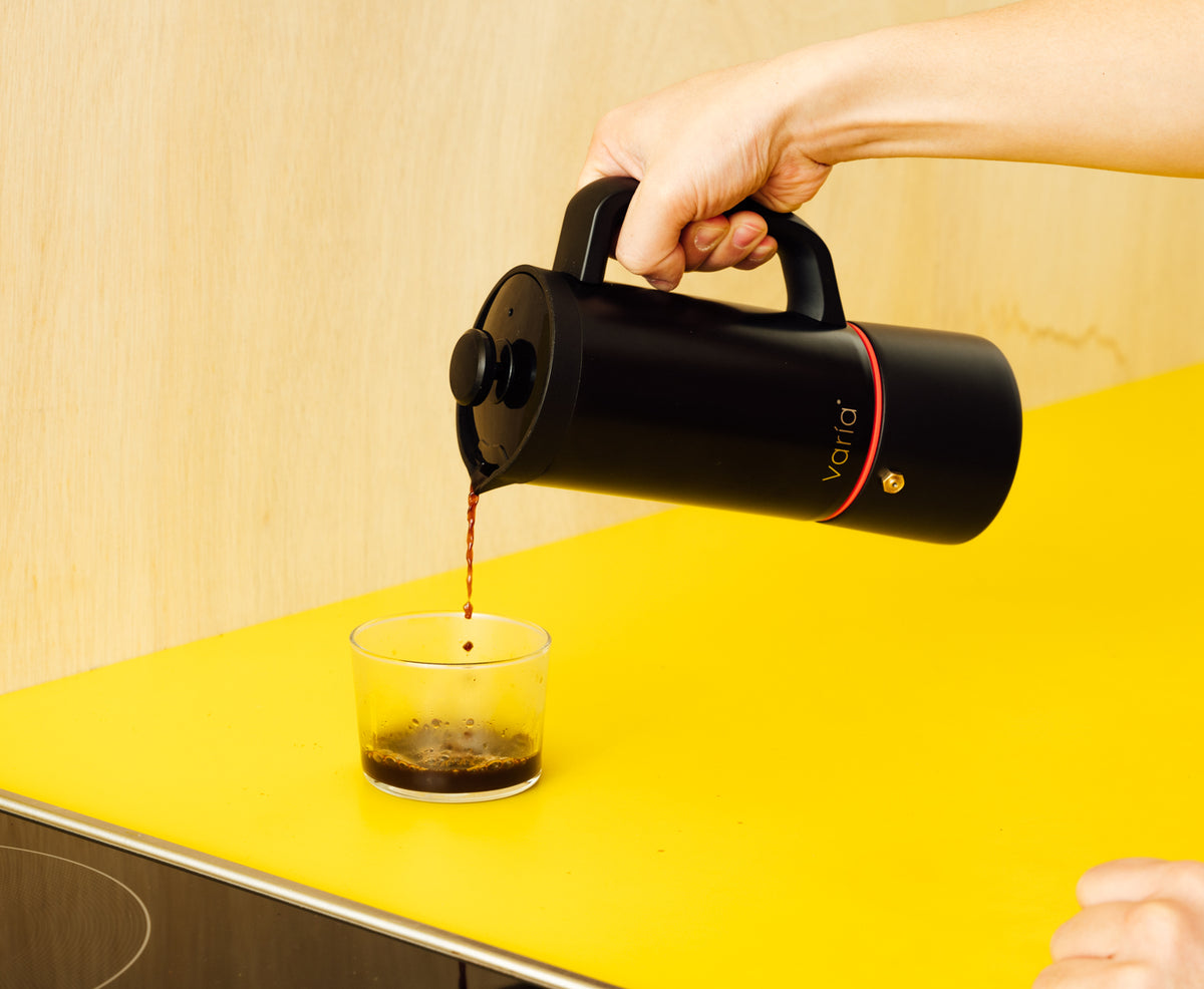 Pouring coffee from the black Varia PRO Moka